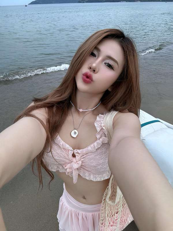 Hình nền 4K Quỳnh Nhi Trần bikini