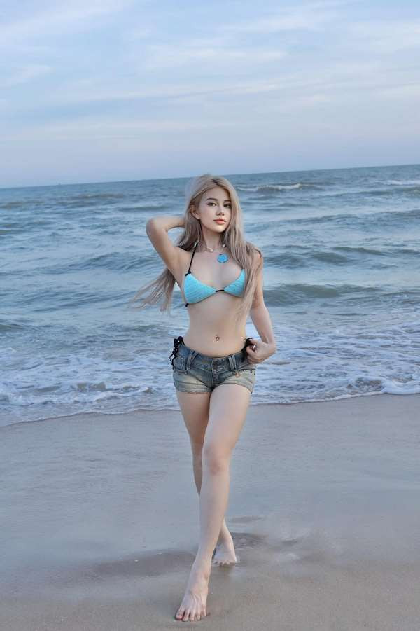 Hình nền 4K Quỳnh Nhi Trần bikini tự tin và quyến rũ