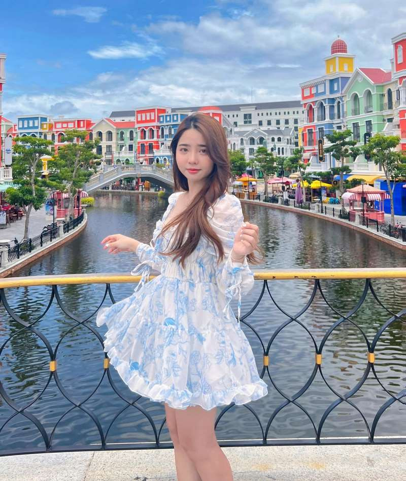 Cindy xinh đẹp bên dòng sông