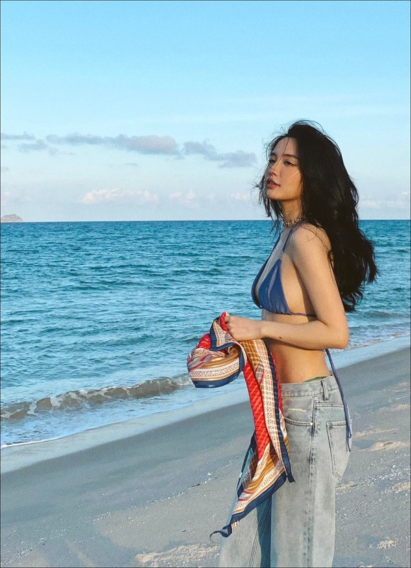 Bích Phương bikini nóng bỏng