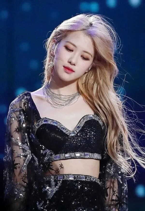 Rosé Blackpink thần thái sang chảnh, quý phái