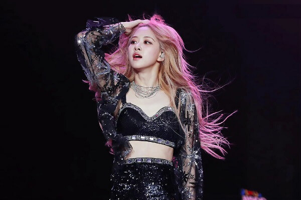 Hình nền Rosé Blackpink với ánh nhìn sắc bén