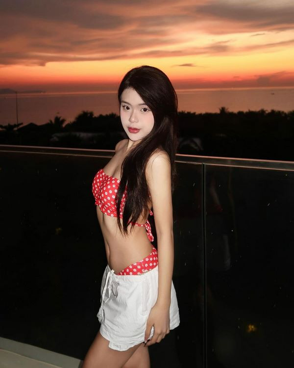 TikToker Thu Phương diện bikini gợi cảm