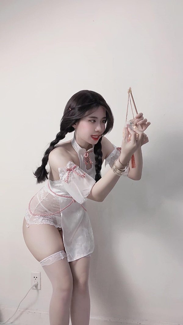 alt ảnh Trương Khả Di sexy 1