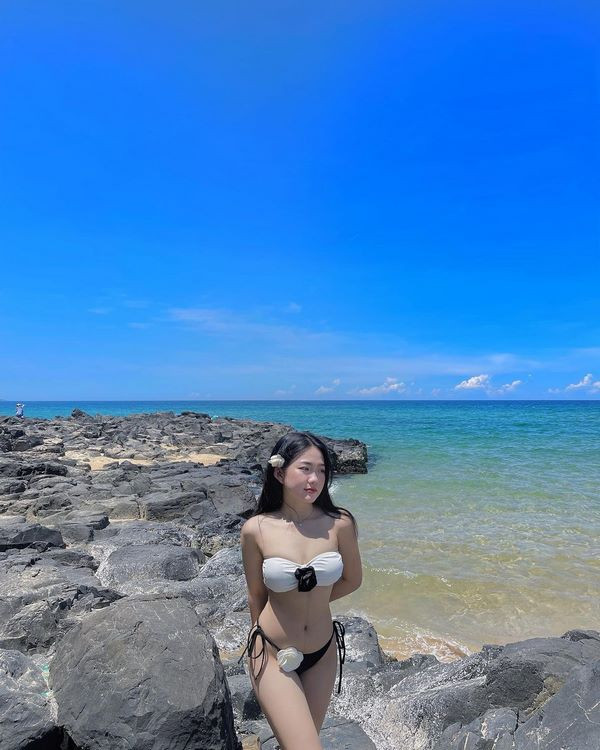 Hình nền 4K Võ Dương Ngọc Huyền bikini