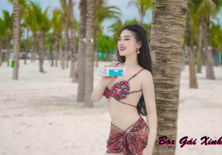 Hình ảnh Bùi Hồng Anh diện bikini nóng bỏng, quảng cáo sản phẩm