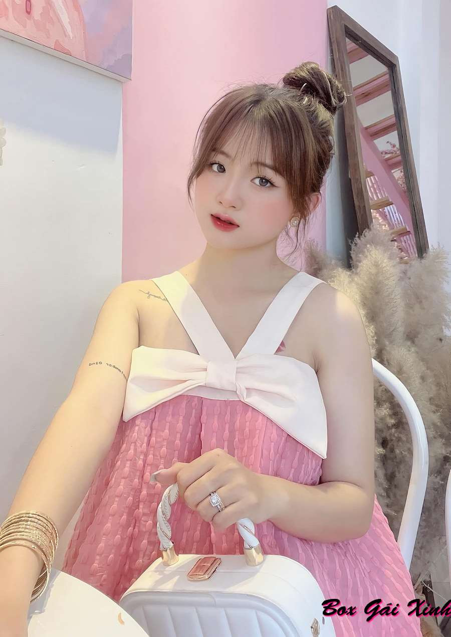 Hình ảnh Trần Ngọc Tuyền hotgirl chủ shop thời trang cute đáng yêu 