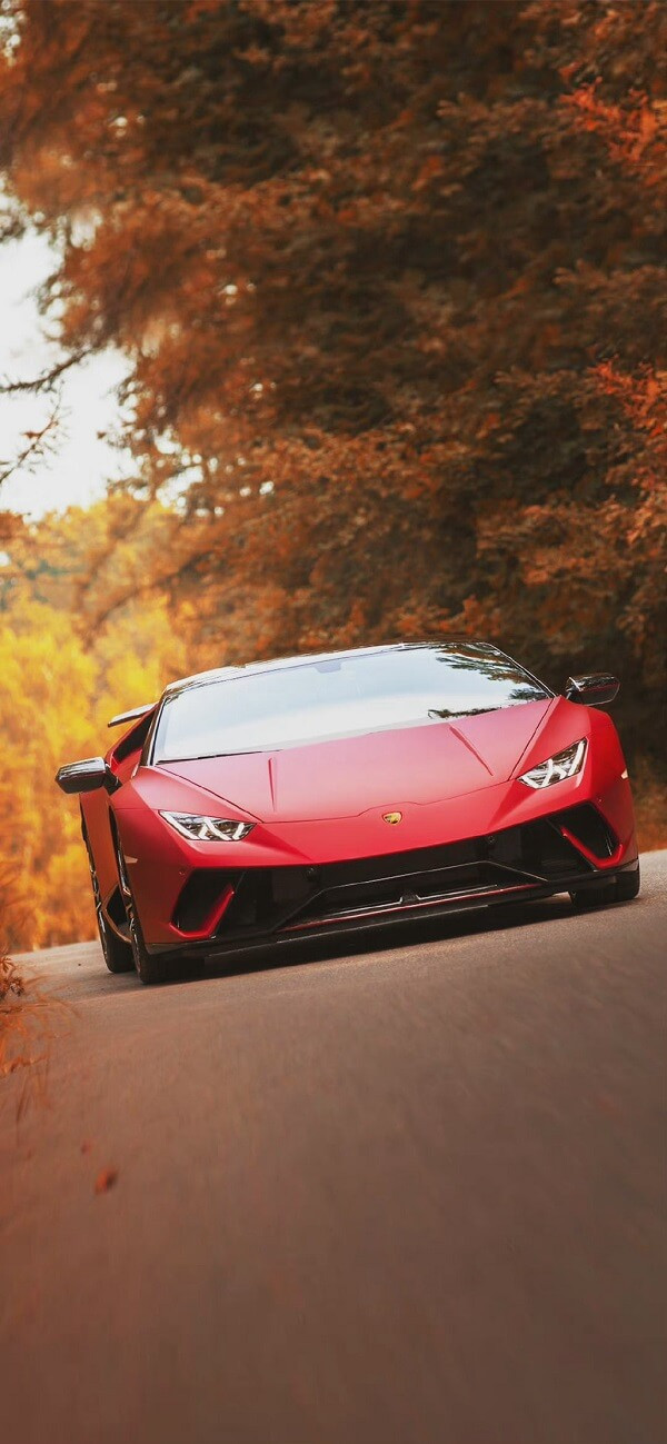 Lamborghini Aventador màu vàng