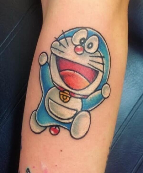 Hình xăm Doraemon đang cười