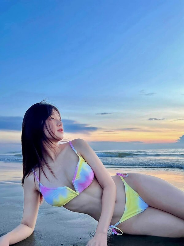 Hoàng Yến Chibi bikini 2