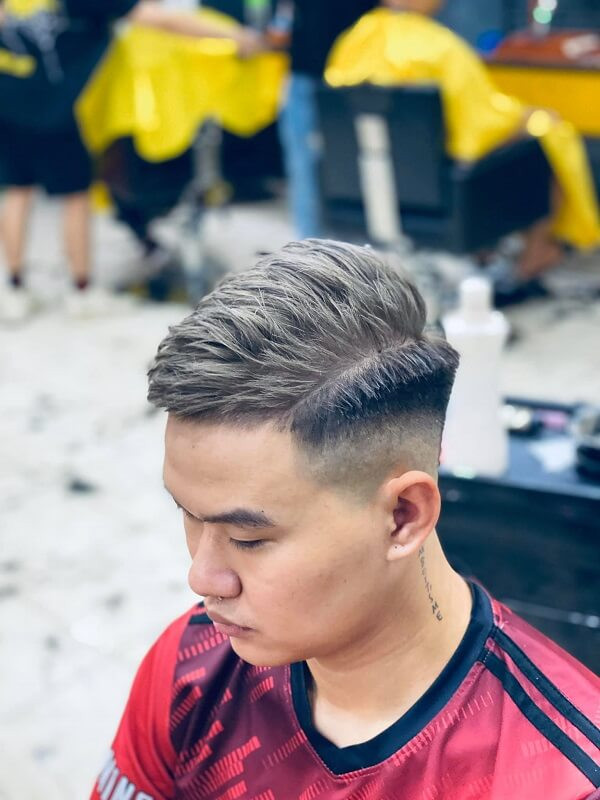 Kiểu tóc mohican chéo với độ dài vừa phải