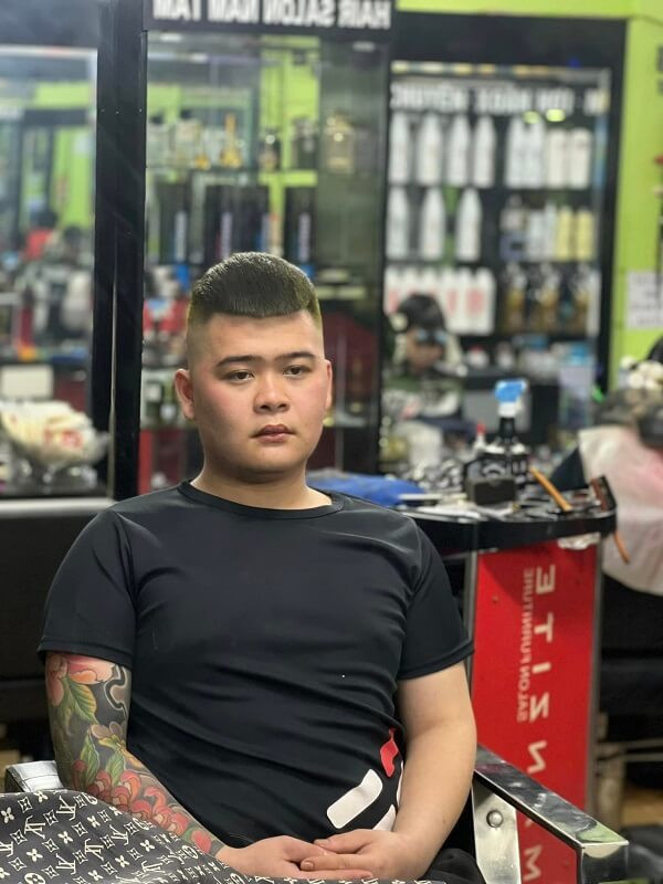 Kiểu tóc mohican ngắn kết hợp với undercut