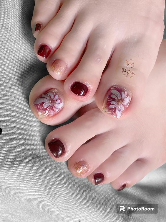 Mẫu nail chân đỏ họa tiết hình học