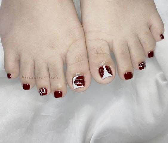 Mẫu nail chân đỏ họa tiết hoa