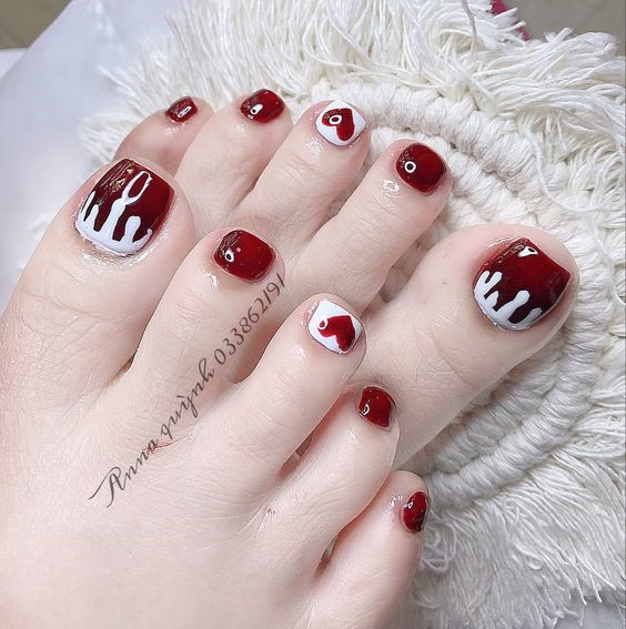 Mẫu nail chân đỏ cherry