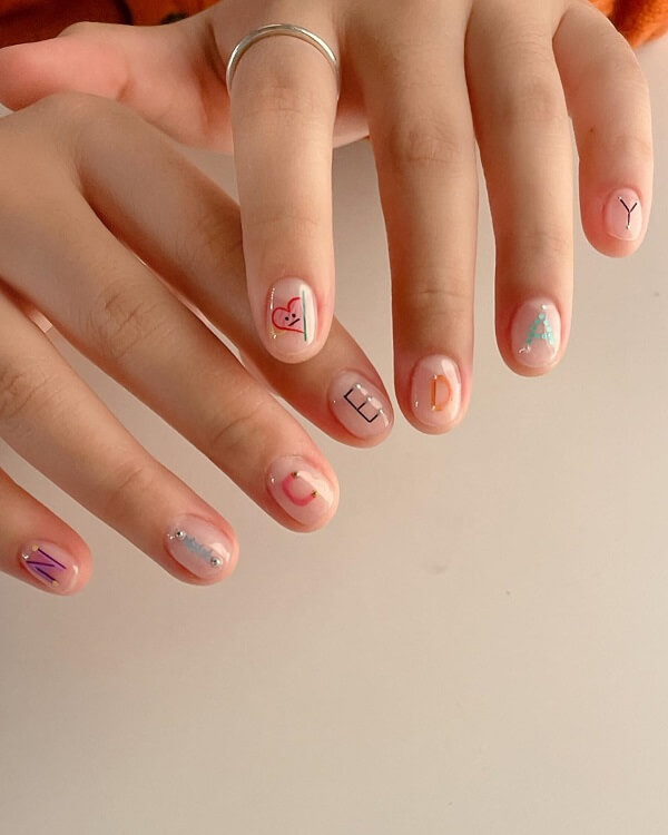 Mẫu nail đơn giản với tông màu pastel