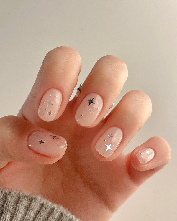 Mẫu nail đơn giản với kim tuyến