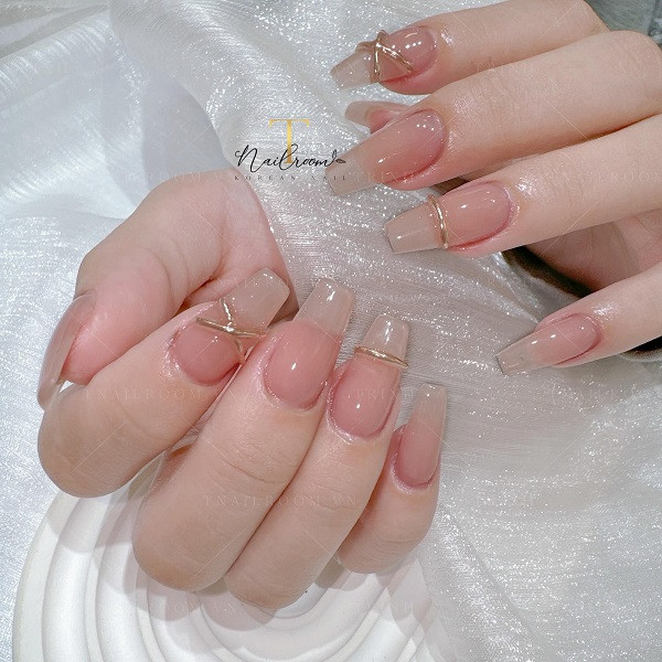 Mẫu nail hồng thạch kết hợp họa tiết