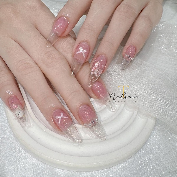 Mẫu nail hồng thạch đính đá