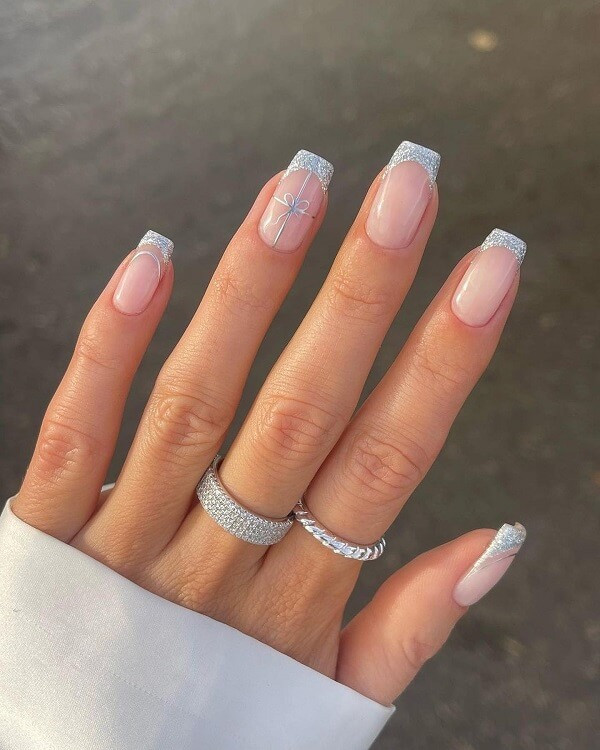 Mẫu nail màu trắng sữa sáng da