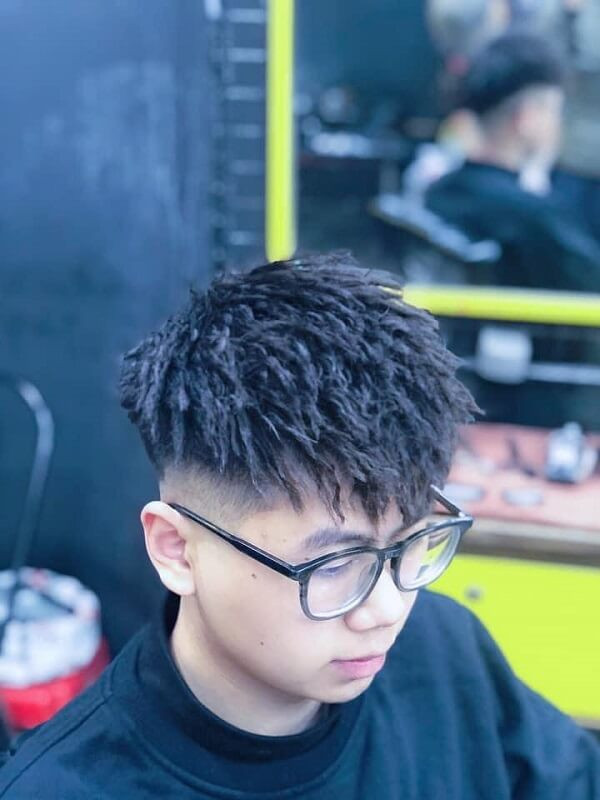 Mohican uốn con sâu kết hợp undercut