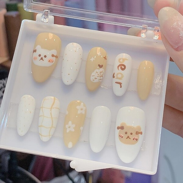 Mẫu nail box đính đá sang trọng