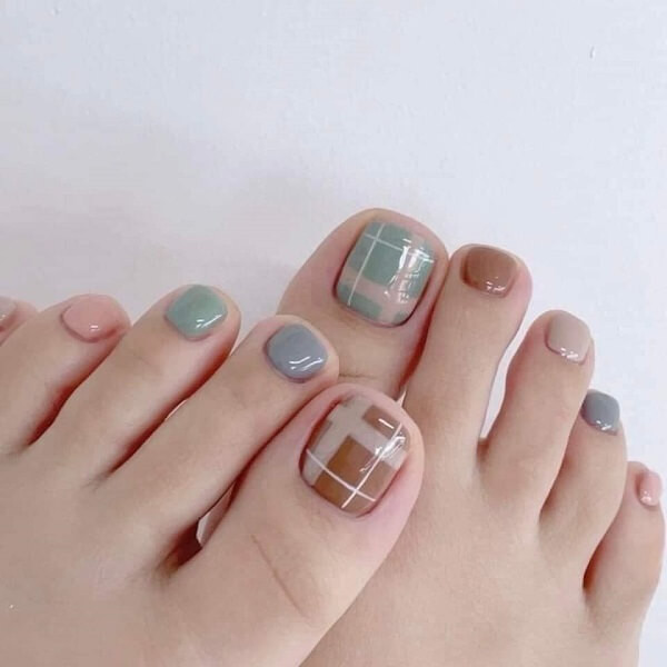 Mẫu nail caro vuông vắn, màu sắc pastel nhẹ nhàng