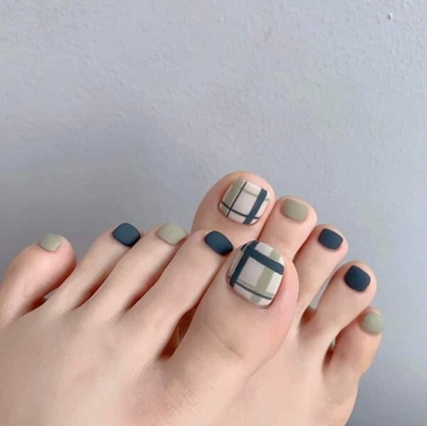 Mẫu nail caro đen trắng cổ điển