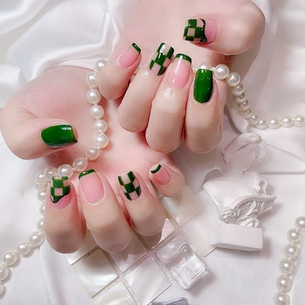 Mẫu nail caro màu neon