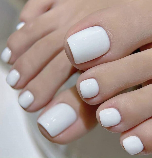 Nail chân màu trắng