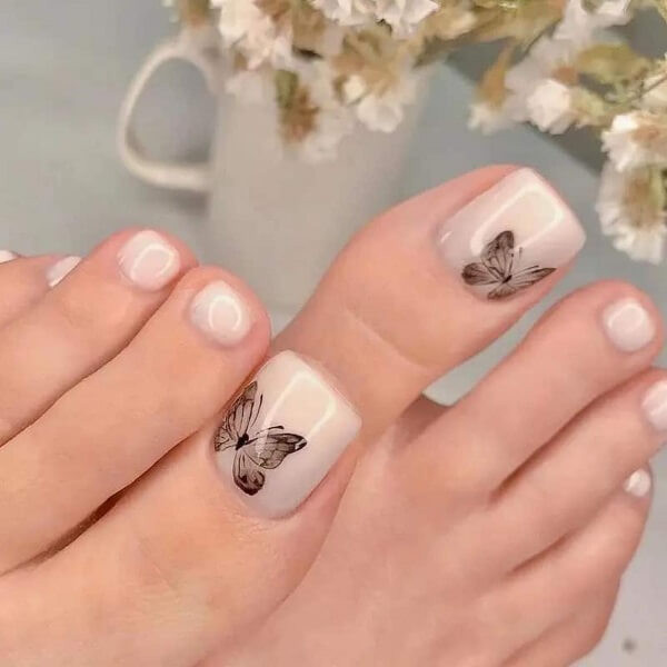 Nail chân màu trắng