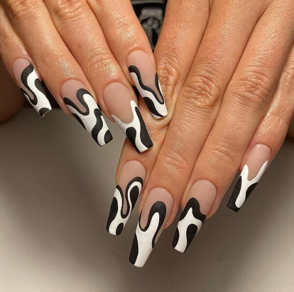 Mẫu nail đen trắng cá tính với họa tiết  dải băng