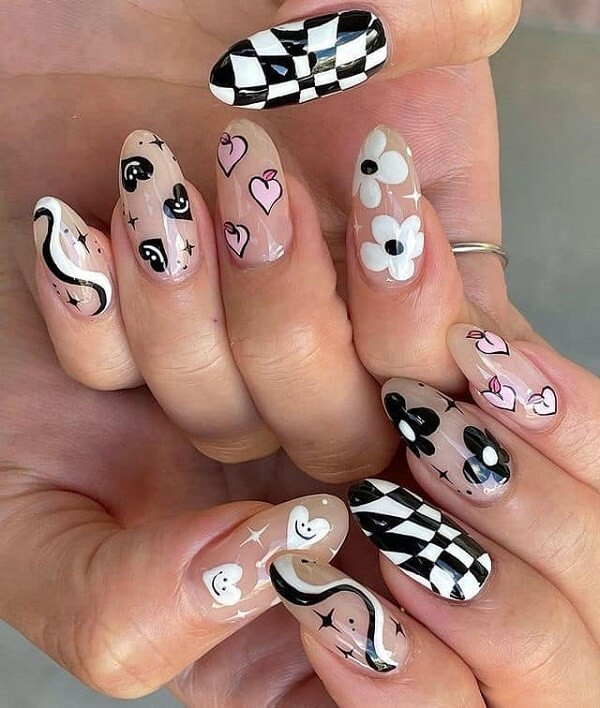 alt: Mẫu nail đen trắng cute với họa tiết  ngôi sao