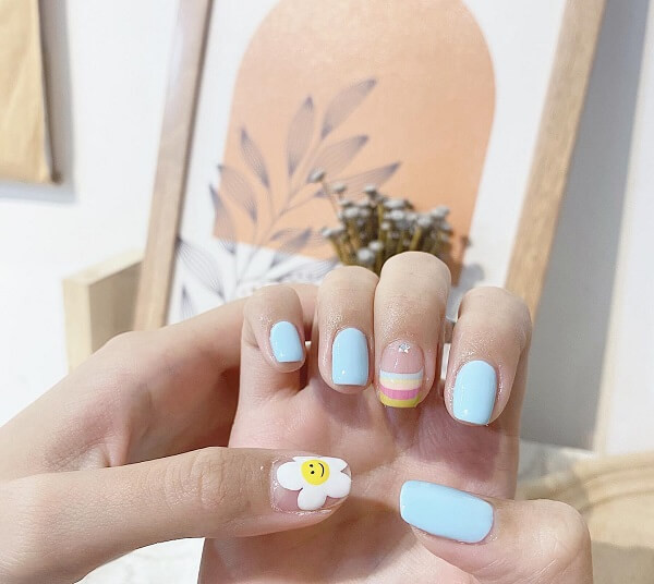 Mẫu nail pastel với họa tiết sao biển