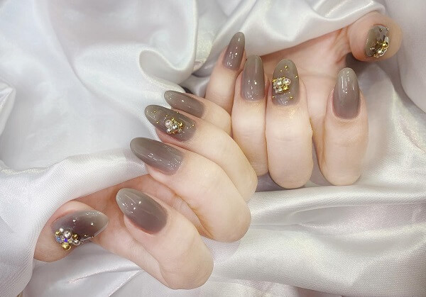 Mẫu nail đính đá lấp lánh