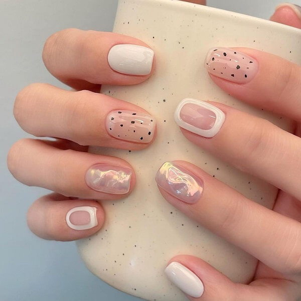 Mẫu nail đơn giản với họa tiết nhẹ nhàng