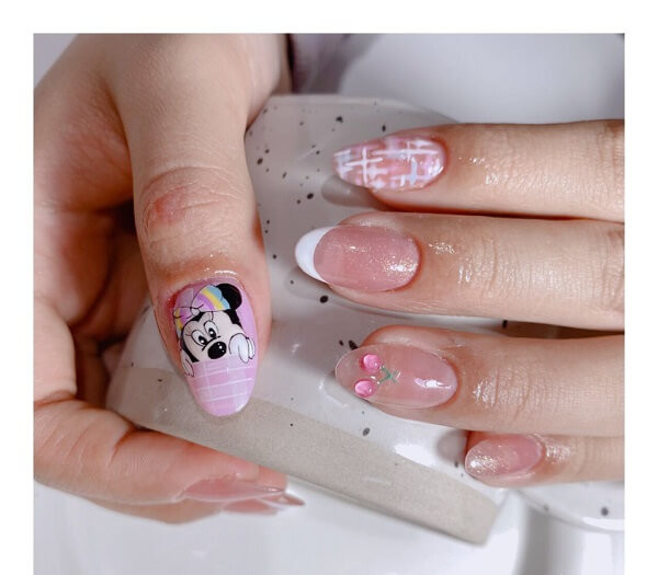 Mẫu nail hoạt hình dễ thương với hình vẽ chú gấu