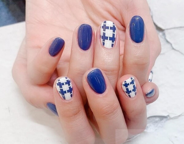 Mẫu nail kẻ caro kiểu Pháp