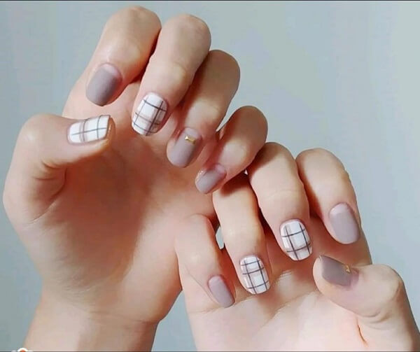 Mẫu nail kẻ caro móng nhọn