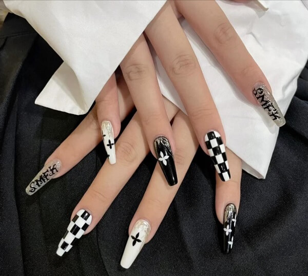 Mẫu nail kẻ caro móng vuông