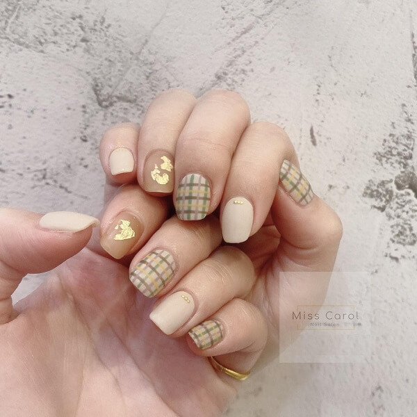 Mẫu nail kẻ caro đính đá