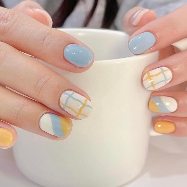 Mẫu nail kẻ sọc kim tuyến