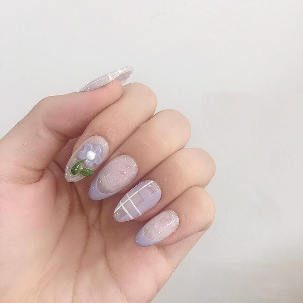 Mẫu nail kẻ sọc kim tuyến lấp lánh