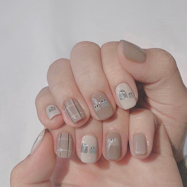 Mẫu nail kẻ sọc kết hợp họa tiết ren