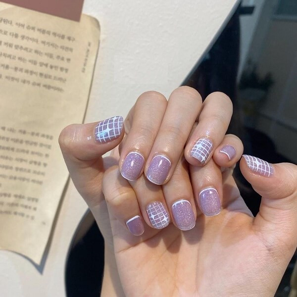 Mẫu nail sọc caro màu tím