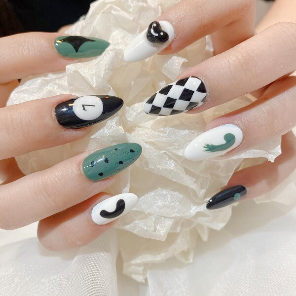 Mẫu nail sọc caro nhũ