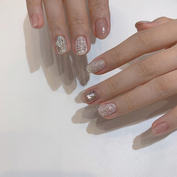 Mẫu nail kẻ sọc đơn giản