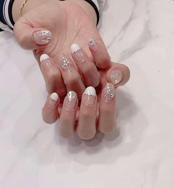 Mẫu nail kim tuyến màu xanh dương cá tính