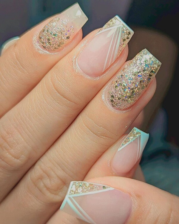 Mẫu nail kim tuyến đơn giản với đường viền