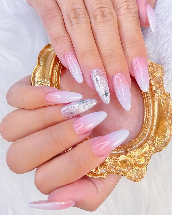 Mẫu nail kim tuyến đơn giản với đầu móng vuông